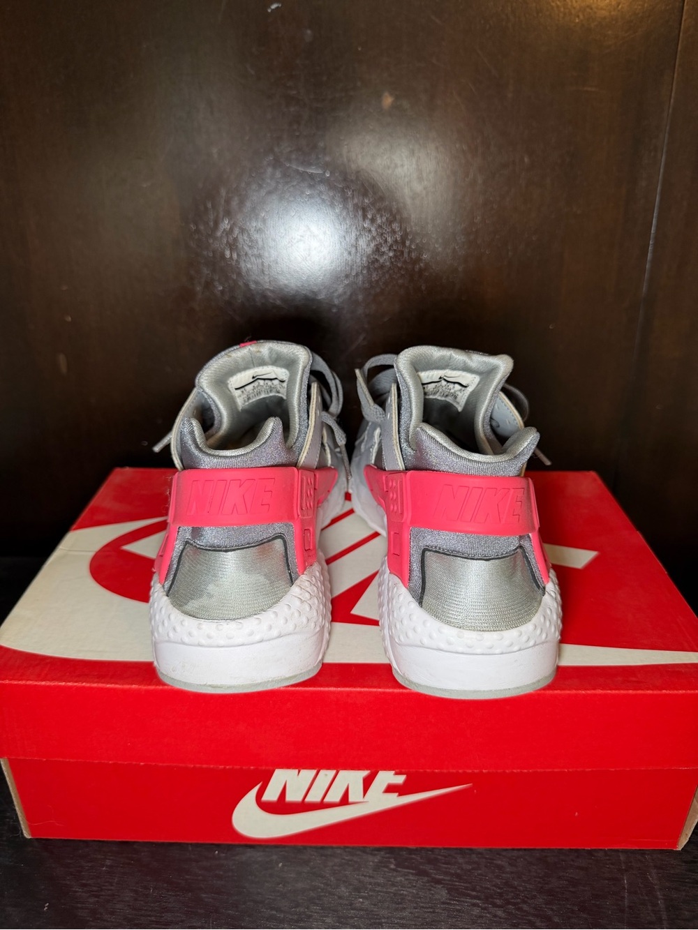 Nike Huarache Run GS 'Wolf Grey Hyper Pink' - Picture 6 of 7